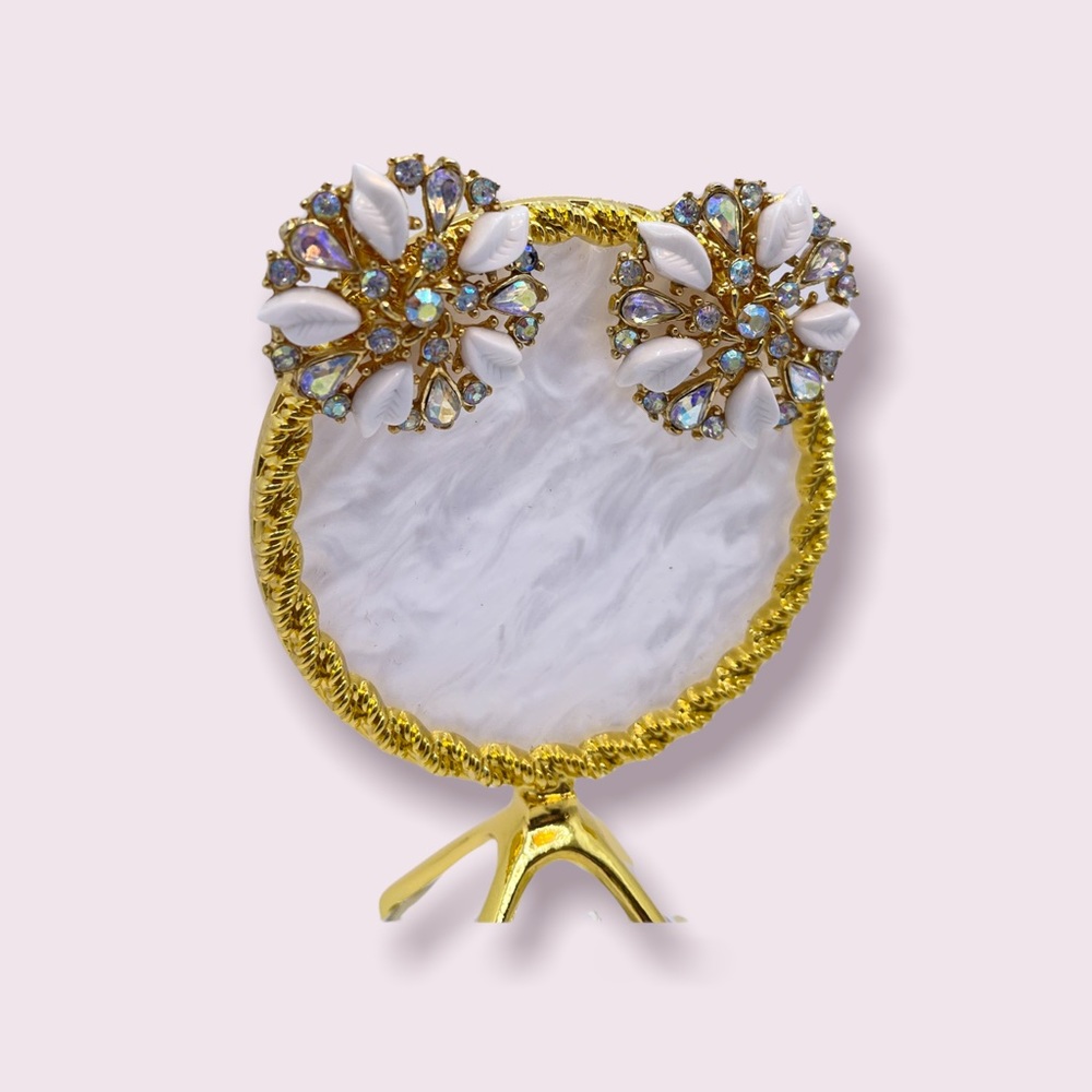 SOLD:Vintage 1960 Signed Trifari Crown Earrings Clip On - Picture 5 of 6